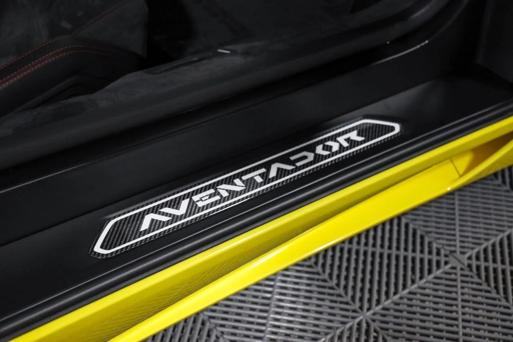 2016 Lamborghini Aventador LP700-4 - Image 24 of 31