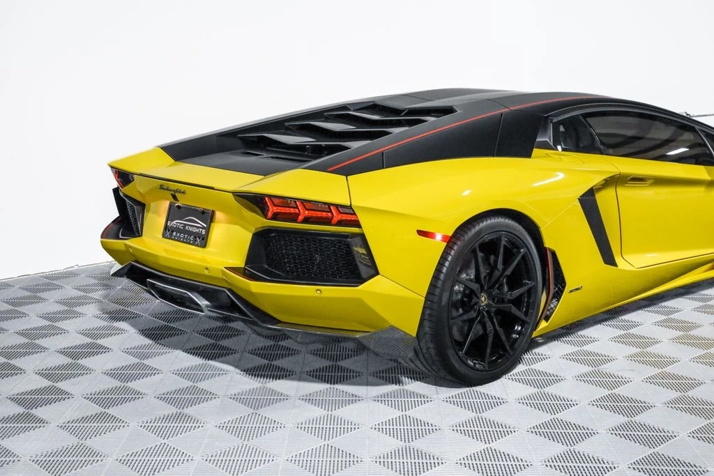 2016 Lamborghini Aventador LP700-4 - Image 5 of 31