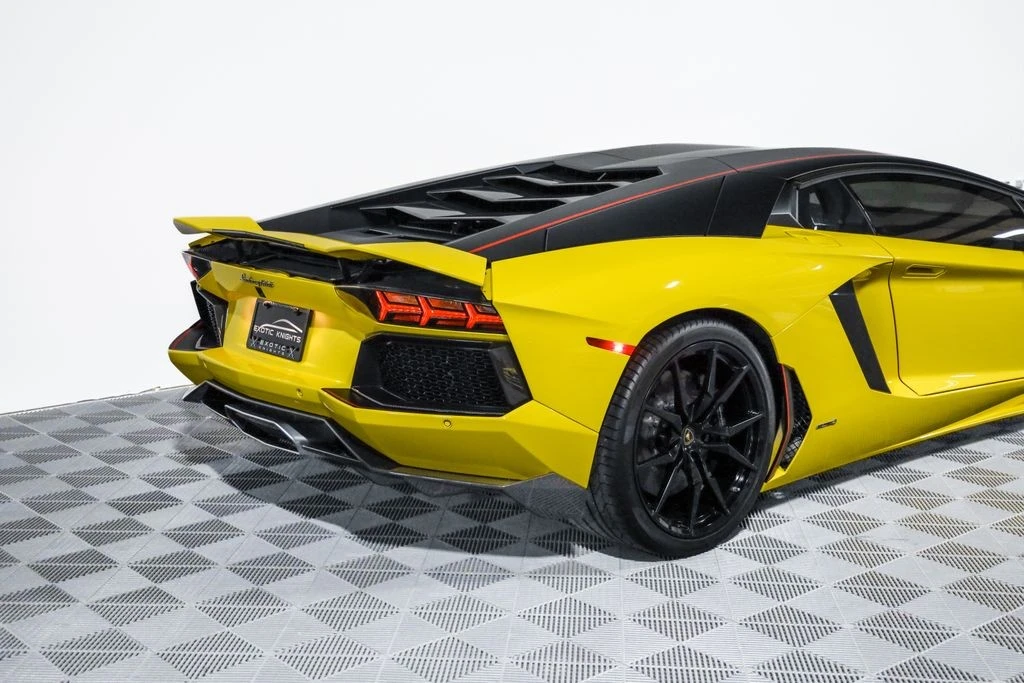 2016 Lamborghini Aventador LP700-4 - Image 9 of 31