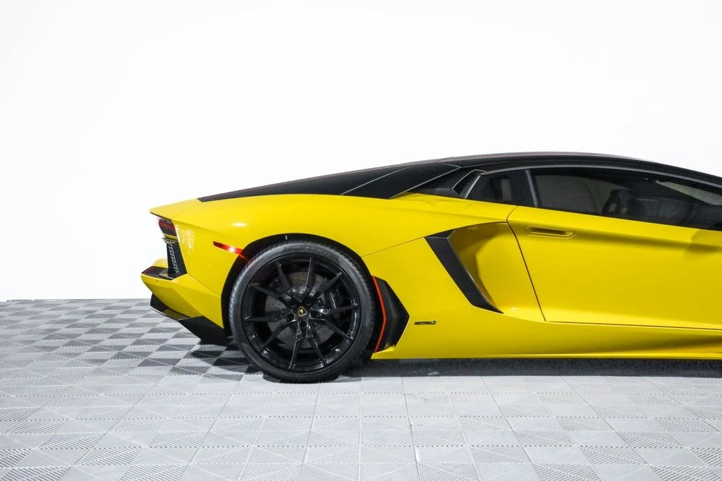 2016 Lamborghini Aventador LP700-4 - Image 2 of 31