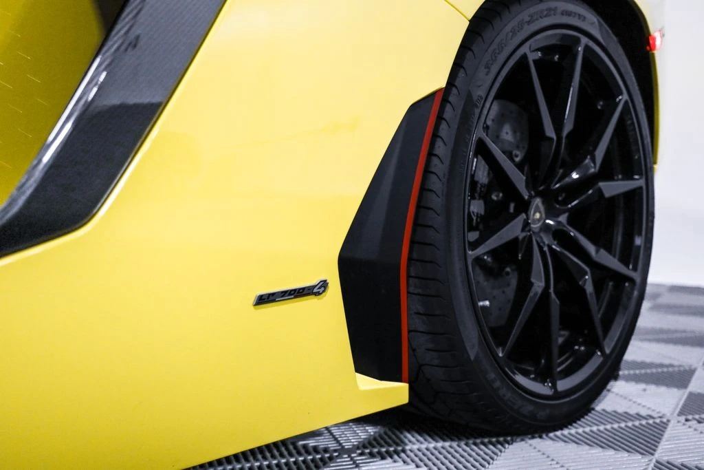 2016 Lamborghini Aventador LP700-4 - Image 13 of 31