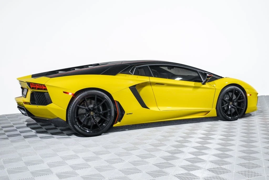 2016 Lamborghini Aventador LP700-4 - Image 4 of 31