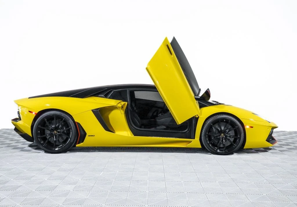 2016 Lamborghini Aventador LP700-4 - Image 23 of 31