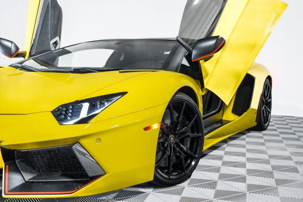 2016 Lamborghini Aventador LP700-4 - Image 15 of 31