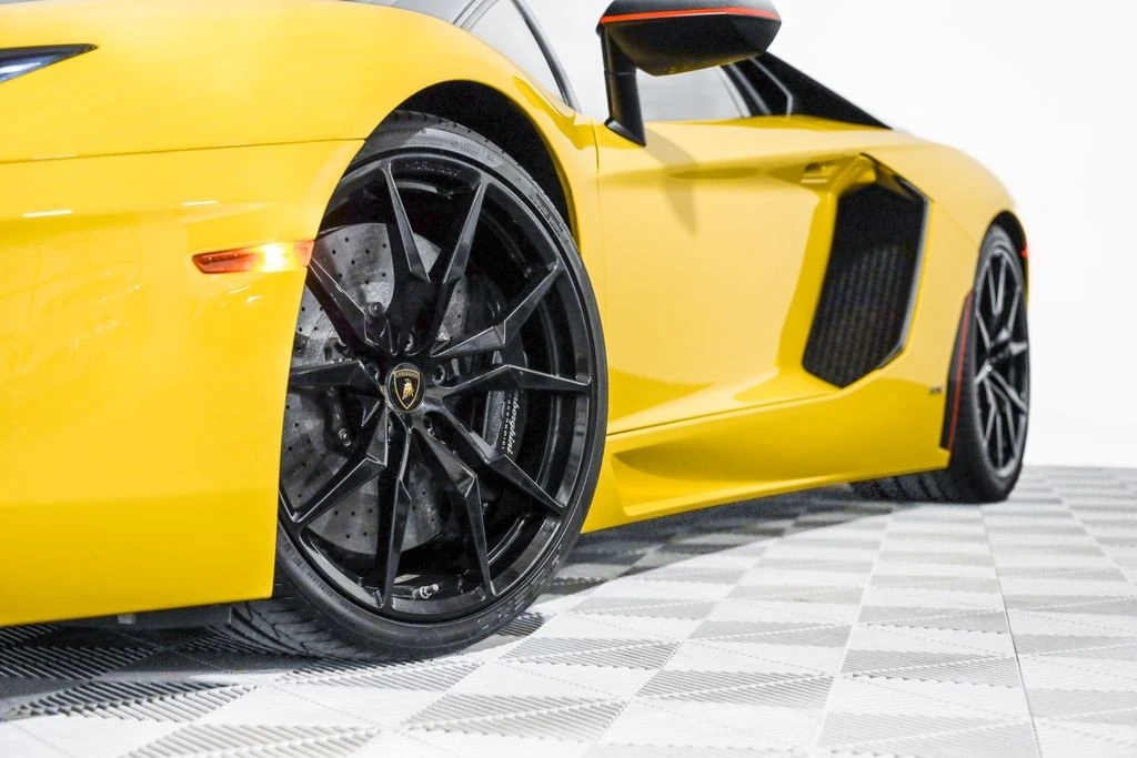 2016 Lamborghini Aventador LP700-4 - Image 12 of 31