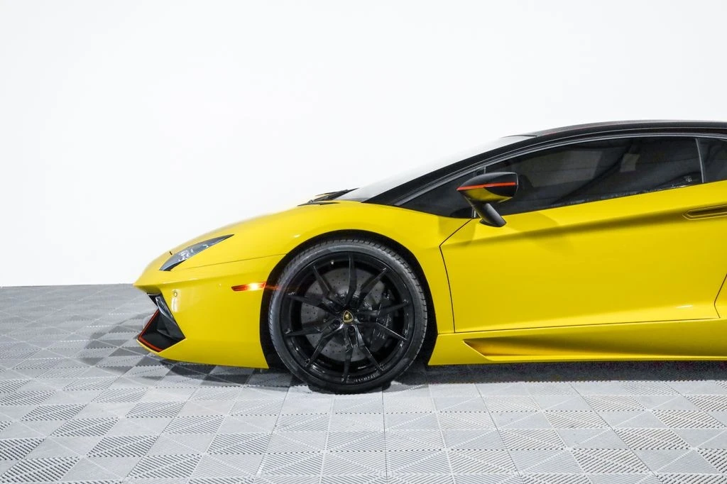 2016 Lamborghini Aventador LP700-4 - Image 17 of 31