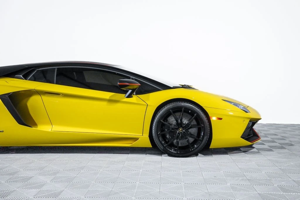 2016 Lamborghini Aventador LP700-4 - Image 3 of 31