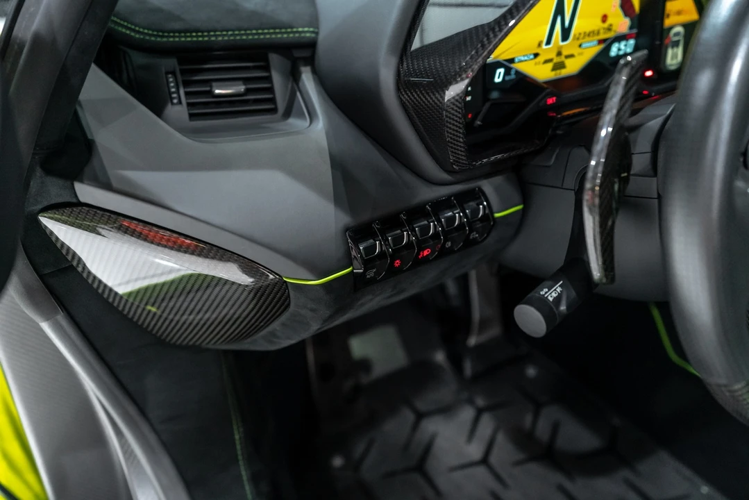 2016 Lamborghini Aventador SuperVeloce LP750-4 - Image 9 of 31