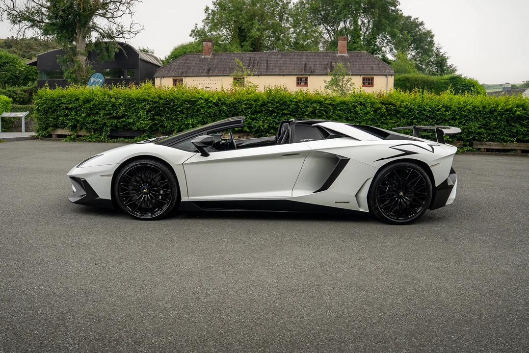 2016 Lamborghini Aventador SuperVeloce LP750-4 Roadster - Image 4 of 31