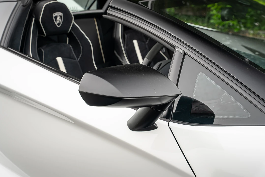 2016 Lamborghini Aventador SuperVeloce LP750-4 Roadster - Image 31 of 31