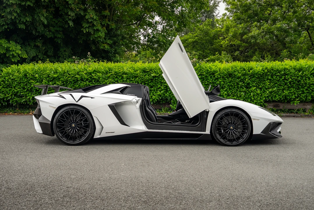 2016 Lamborghini Aventador SuperVeloce LP750-4 Roadster - Image 15 of 31