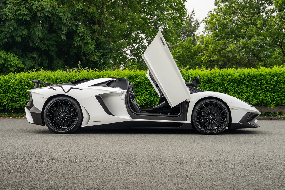 2016 Lamborghini Aventador SuperVeloce LP750-4 Roadster - Image 16 of 31