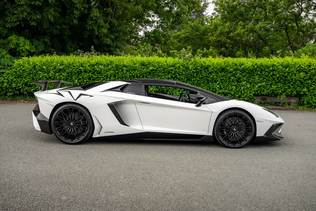 2016 Lamborghini Aventador SuperVeloce LP750-4 Roadster - Image 8 of 31