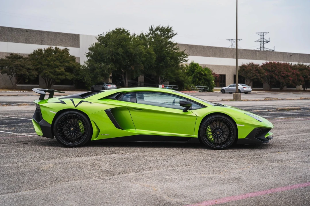 2016 Lamborghini Aventador SuperVeloce LP750-4 - Image 8 of 31