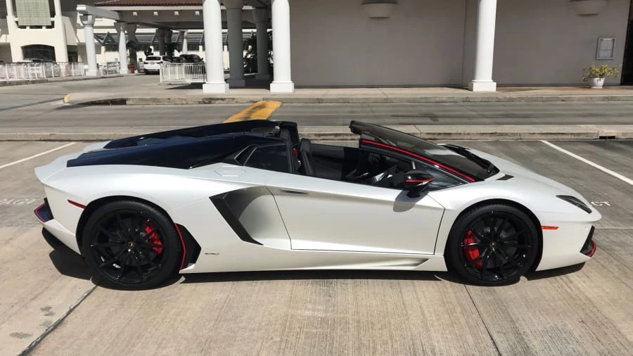 2016 Lamborghini Aventador LP700-4 - Image 2 of 8