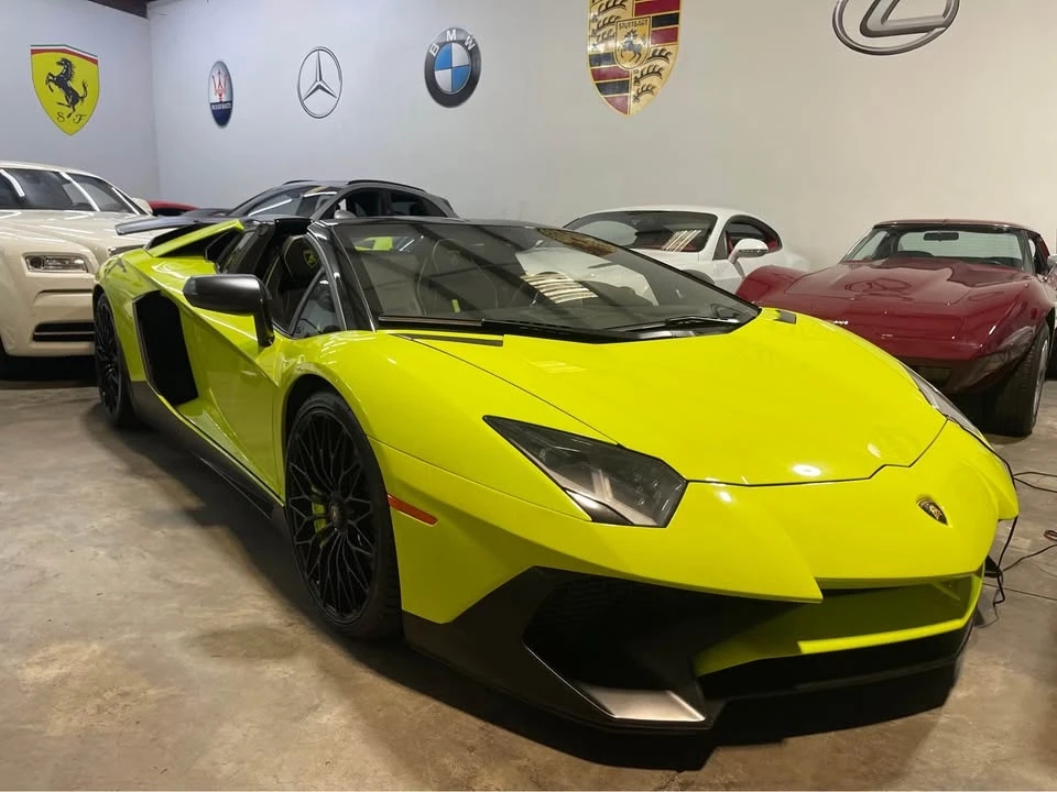 2016 Lamborghini Aventador - Image 2 of 10