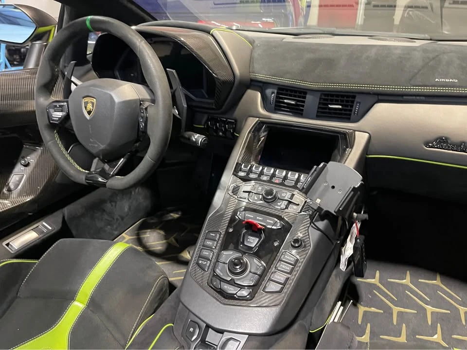 2016 Lamborghini Aventador - Image 4 of 10