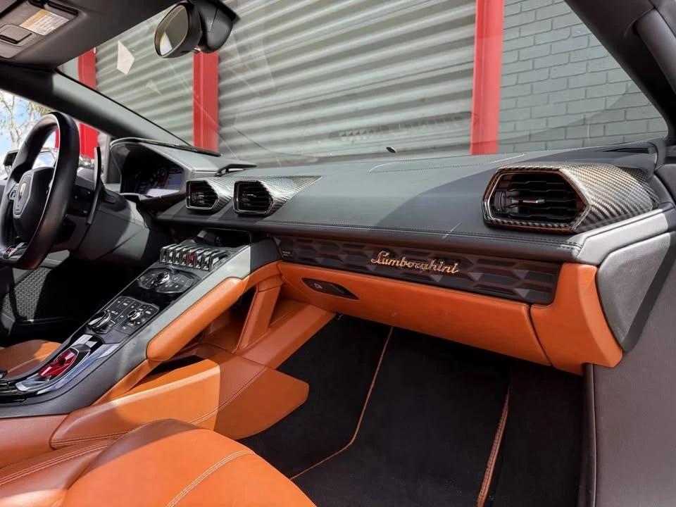 2016 Lamborghini Huracan - Image 18 of 20