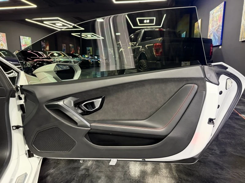 2016 Lamborghini Huracan - Image 13 of 19