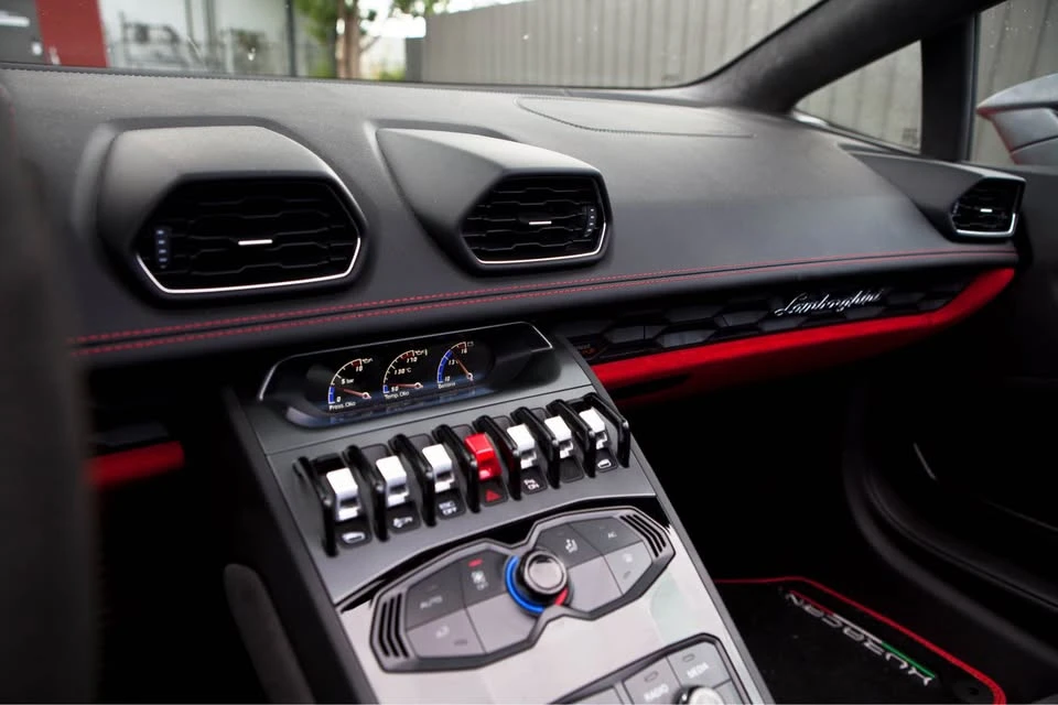 2016 Lamborghini Huracan - Image 10 of 15
