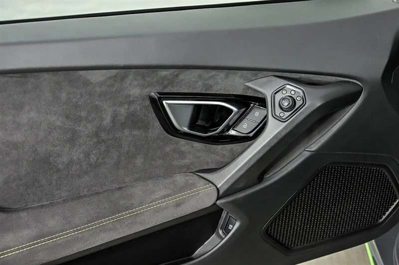 2016 Lamborghini Huracan LP610-4 - Image 13 of 31