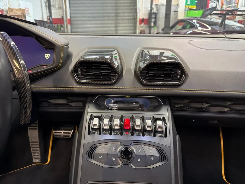 2016 Lamborghini Huracan LP610-4 - Image 26 of 31