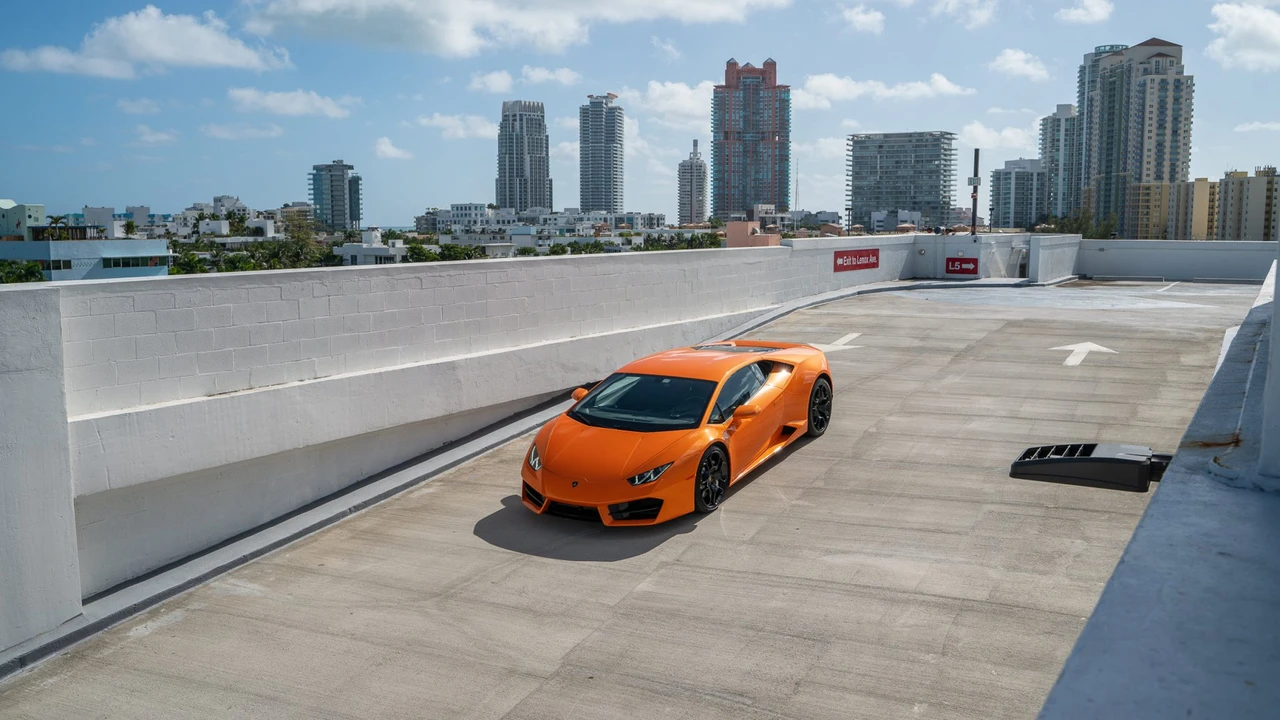 2016 Lamborghini Huracan LP580-2 - Image 2 of 31