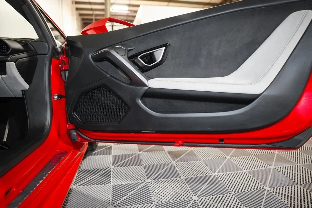 2016 Lamborghini Huracan LP580-2 - Image 13 of 19