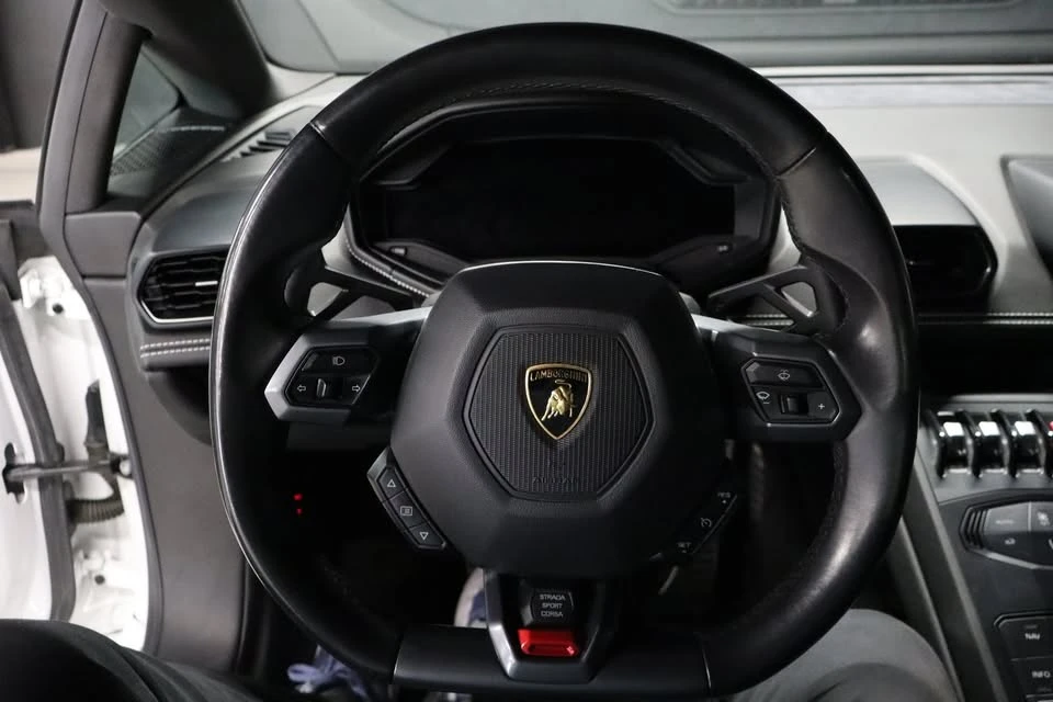 2016 Lamborghini Huracan - Image 18 of 20