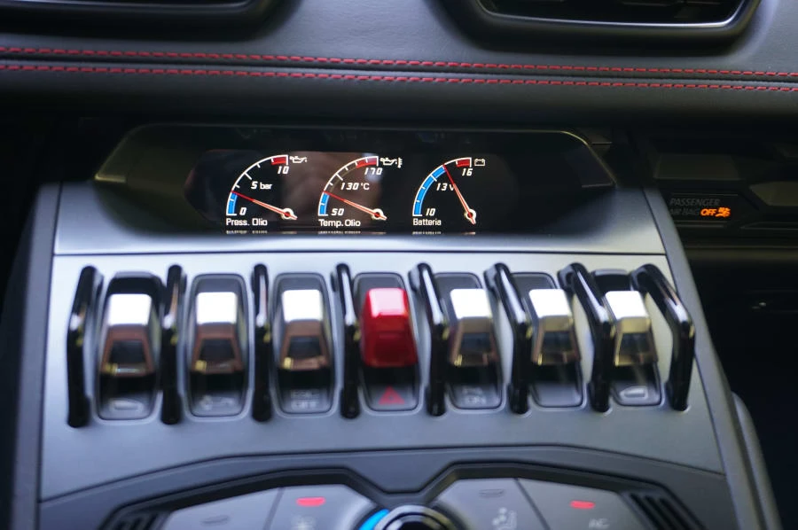 2016 Lamborghini Huracan - Image 13 of 31