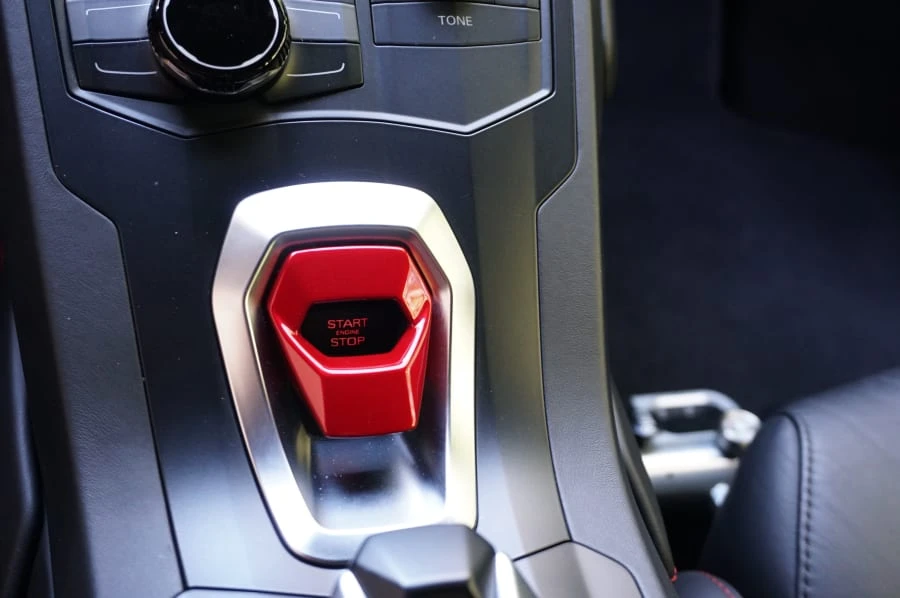 2016 Lamborghini Huracan - Image 14 of 31