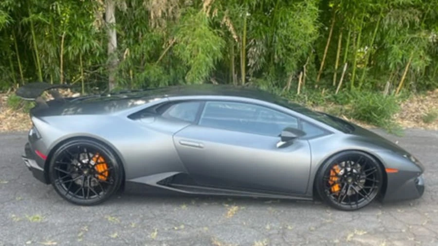 2016 Lamborghini Huracan - Image 2 of 24