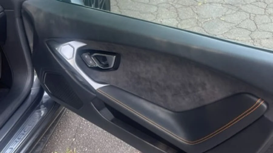 2016 Lamborghini Huracan - Image 22 of 24