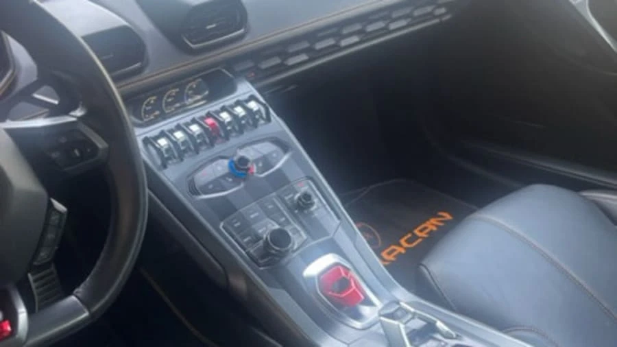 2016 Lamborghini Huracan - Image 23 of 24