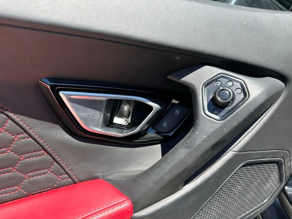 2016 Lamborghini Huracan - Image 23 of 31