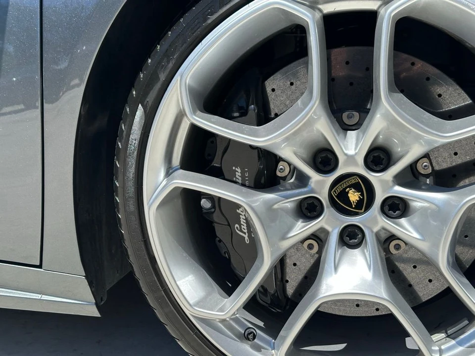 2016 Lamborghini Huracan - Image 17 of 31