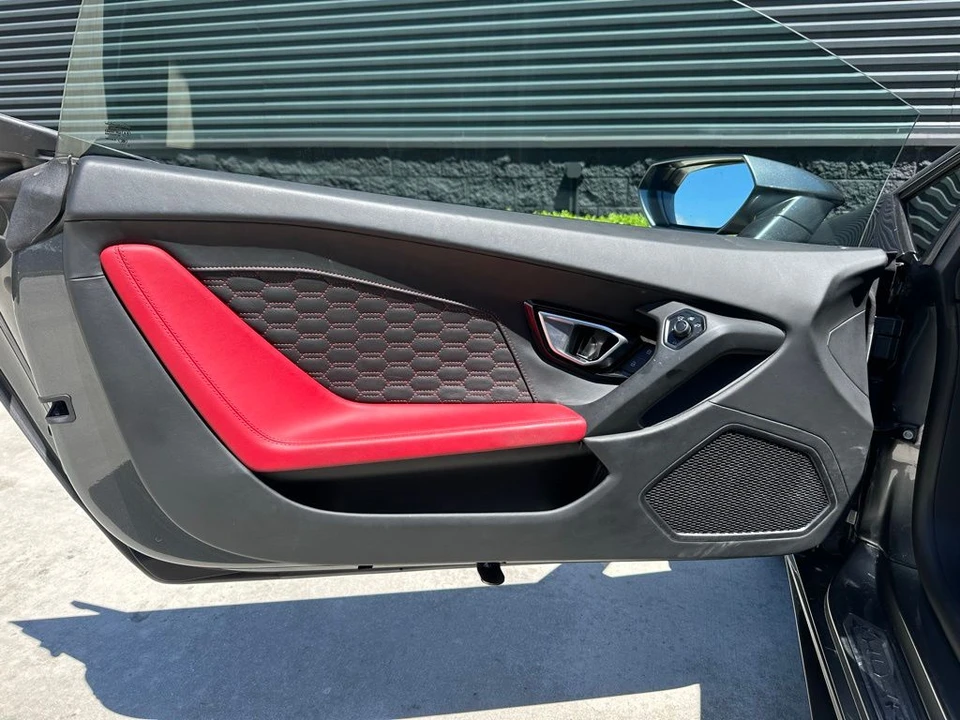 2016 Lamborghini Huracan - Image 22 of 31