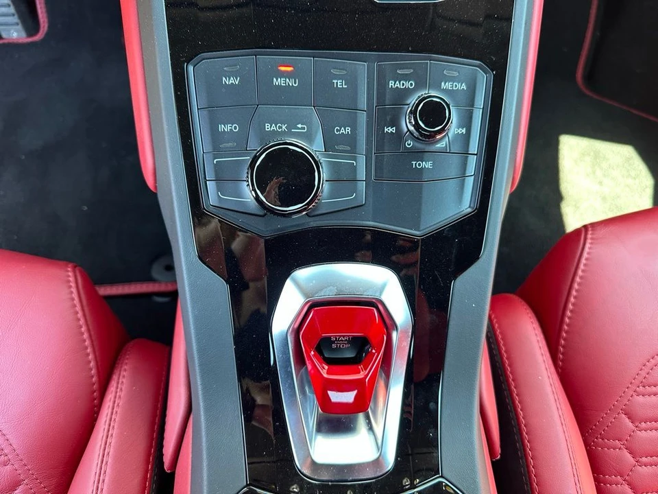 2016 Lamborghini Huracan - Image 28 of 31
