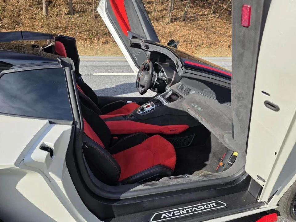 2016 Lamborghini Aventador LP700-4 - Image 4 of 5