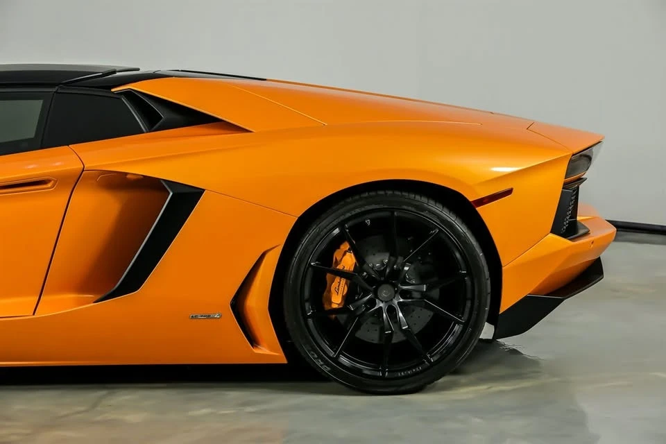 2016 Lamborghini Aventador LP700-4 - Image 8 of 20
