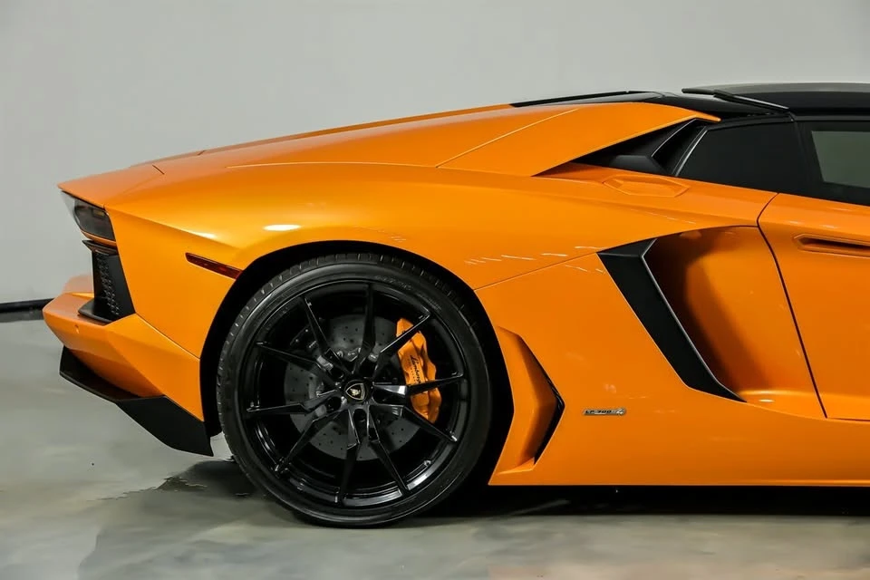2016 Lamborghini Aventador LP700-4 - Image 12 of 20