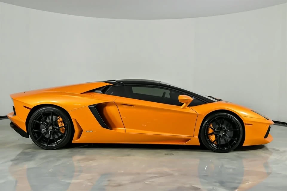 2016 Lamborghini Aventador LP700-4 - Image 13 of 20