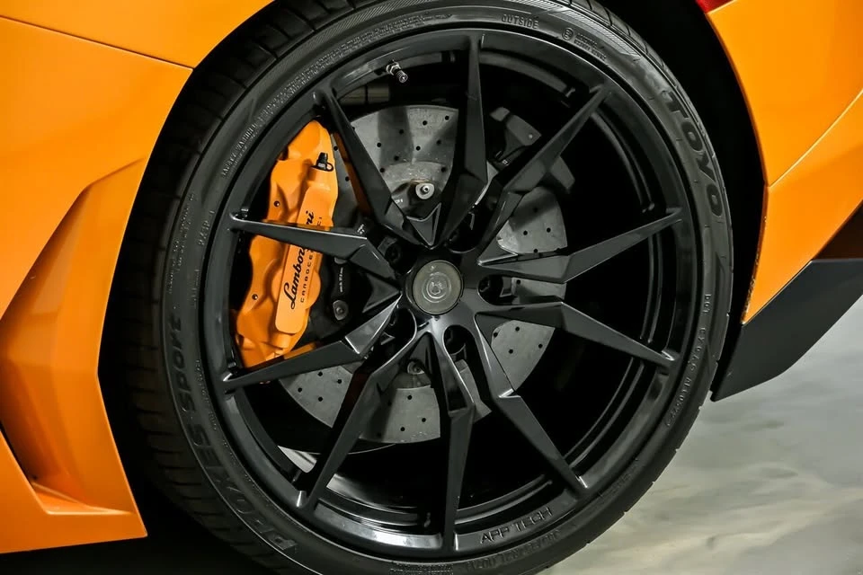 2016 Lamborghini Aventador LP700-4 - Image 18 of 20