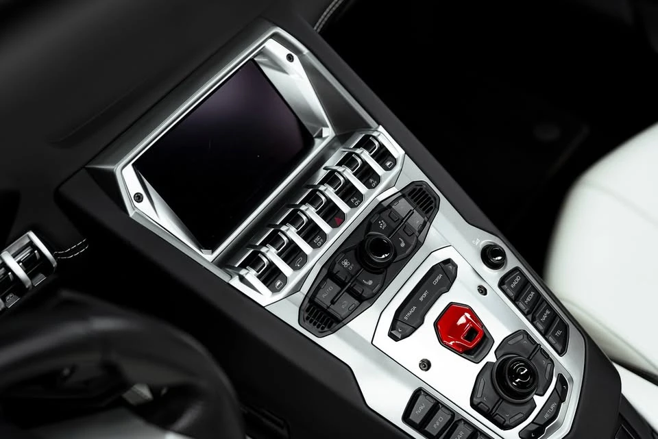 2016 Lamborghini Aventador LP700-4 Roadster - Image 13 of 19
