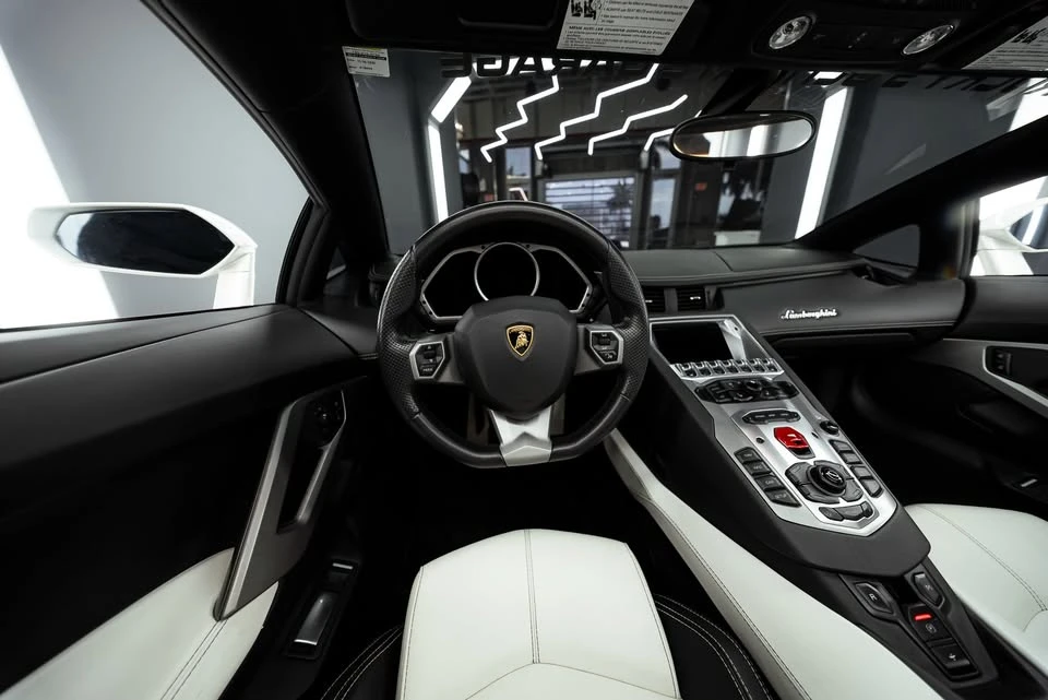 2016 Lamborghini Aventador LP700-4 Roadster - Image 17 of 19