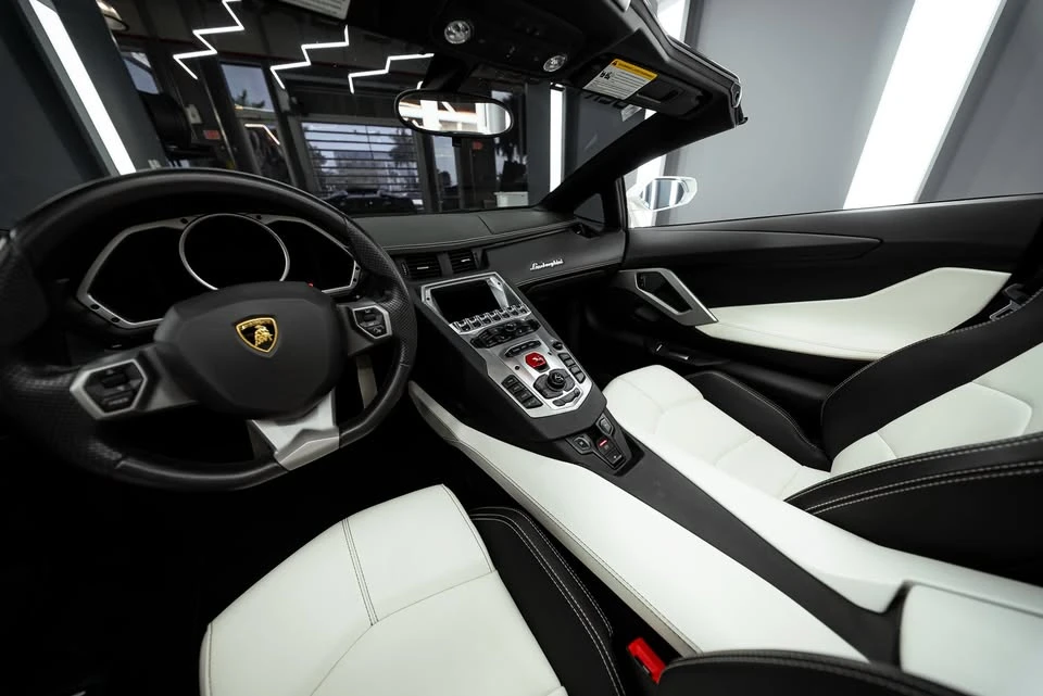 2016 Lamborghini Aventador LP700-4 Roadster - Image 2 of 19