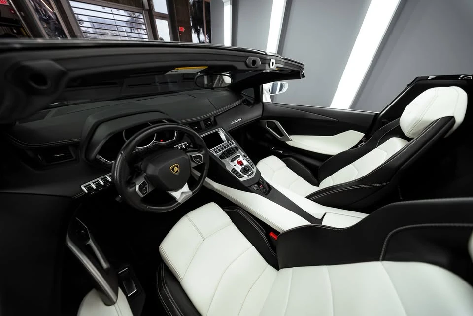 2016 Lamborghini Aventador LP700-4 Roadster - Image 18 of 19
