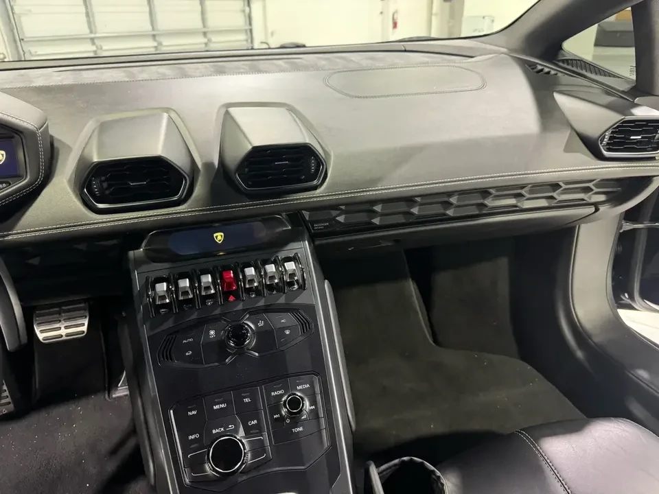 2016 Lamborghini Huracan LP580-2 - Image 17 of 20