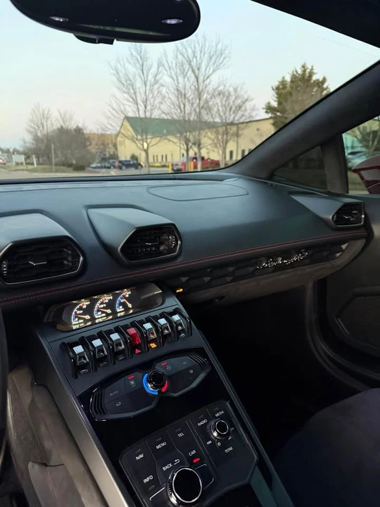 2016 Lamborghini Huracan LP580-2 - Image 12 of 17