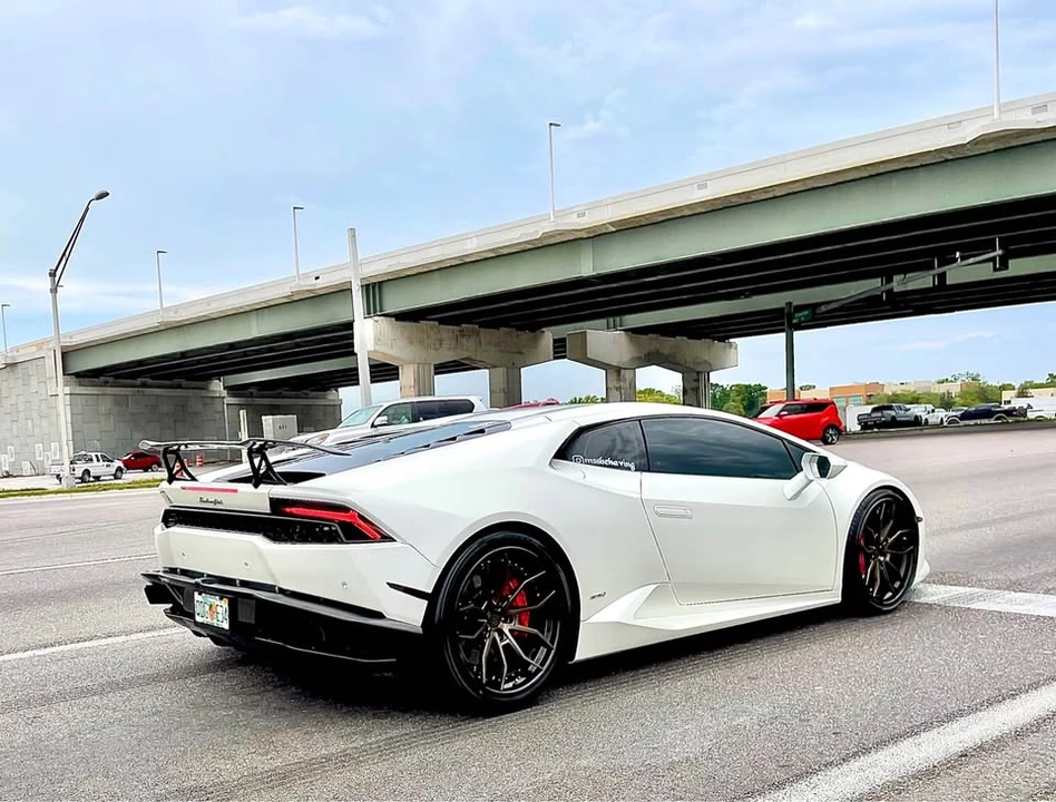 2016 Lamborghini Huracan LP610-4 - Image 9 of 13
